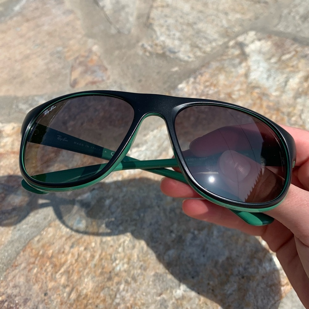 RAY-BAN Unisex Grey Gradient Sunglasses😎🧩